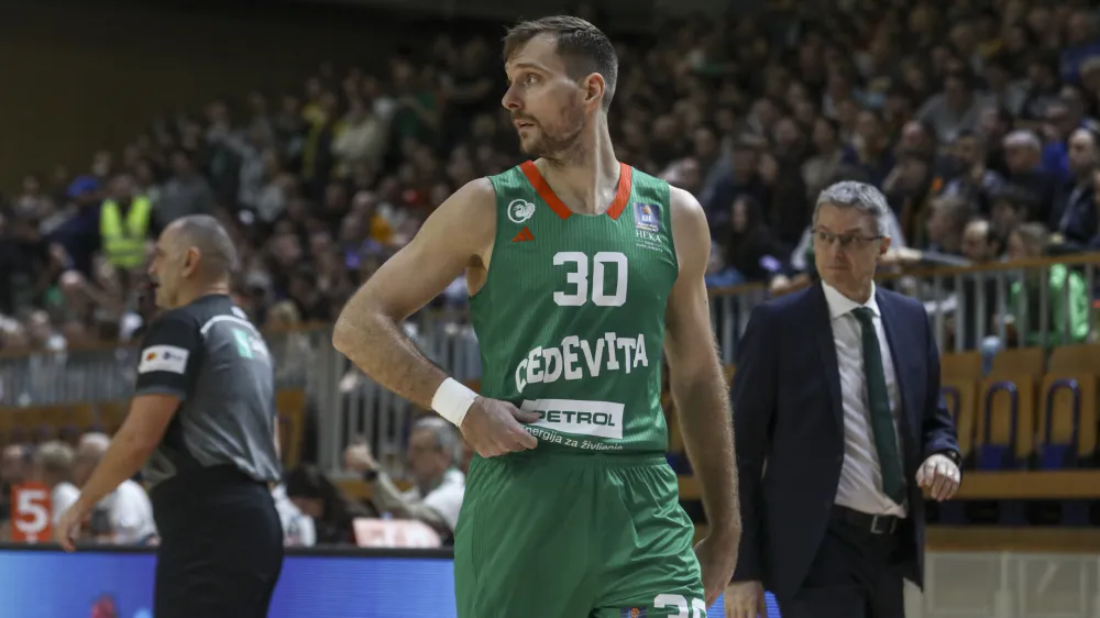 Zoran Dragić- 06.01.2024 &ndash; ko&scaron;arka - Cedevita Olimpija: Crvena zvezda, 15. krog regionalne lige ABA //FOTO: Luka Cjuha