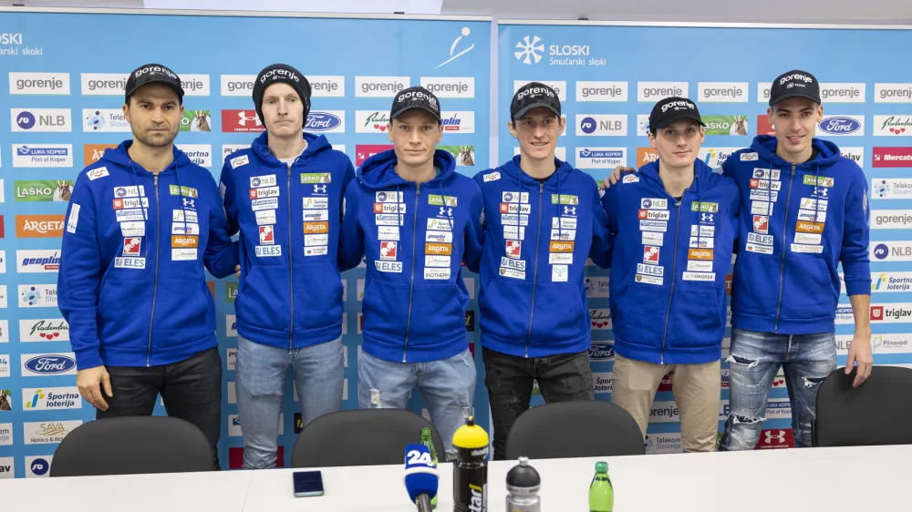 Ljubljana, SZS.<br>Novinarska konferenca slovenske reprezentance v smucarskih poletih.<br>Glavni trener slovenske moske skakalne reprezentance Robert Hrgota in smucarski skakalci Lovro Kos, Anze Lanisek, Peter Prevc, Domen Prevc in Timi Zajc.