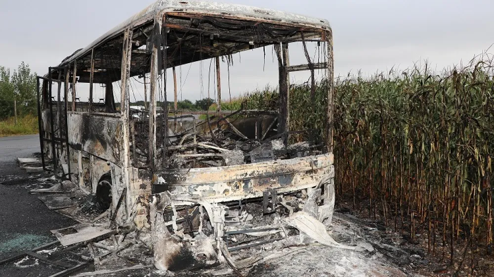 Osumljeni so avtobus najprej ukradli, ga odpeljali in zažgali v Hočah. &Scaron;kode je za 145 tisoč evrov.