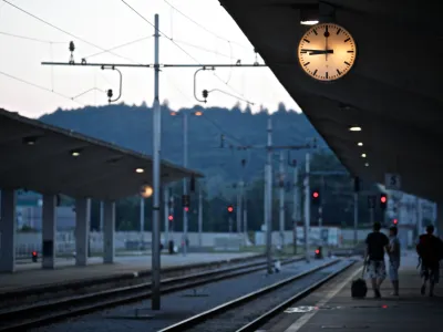 - Slovenske železnice, ura//FOTO: Luka CjuhaOPOMBA: ZA OBJAVO ZA OBJAVO V PRILOGI &ndash; DNEVNIKOV OBJEKTIV - REPORTAŽA