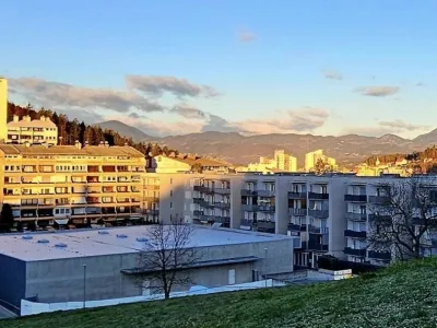 Glede na visoke položnice, ki so jih prejeli za december, se mnogi, ki živijo v blokih, bojijo, kak&scaron;ni bodo &scaron;ele zneski za januar. Foto: Mojca Marot