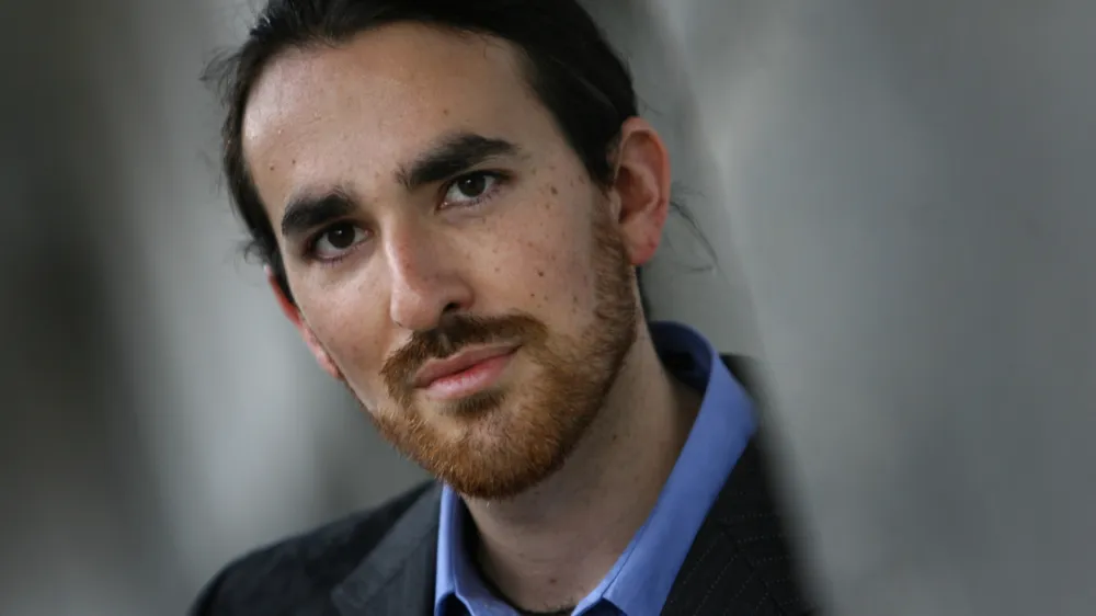 Noah Charney, soavtor knjige:

Vedel sem, da morava v knjigi obdelati vampirje in volkodlake. Edini dve bitji, ki ju poznamo vsi in izvirata iz slovanske mitologije. Morda je malo bolj znana tudi jaga baba. S temi tremi miti oziroma liki sva torej začela.