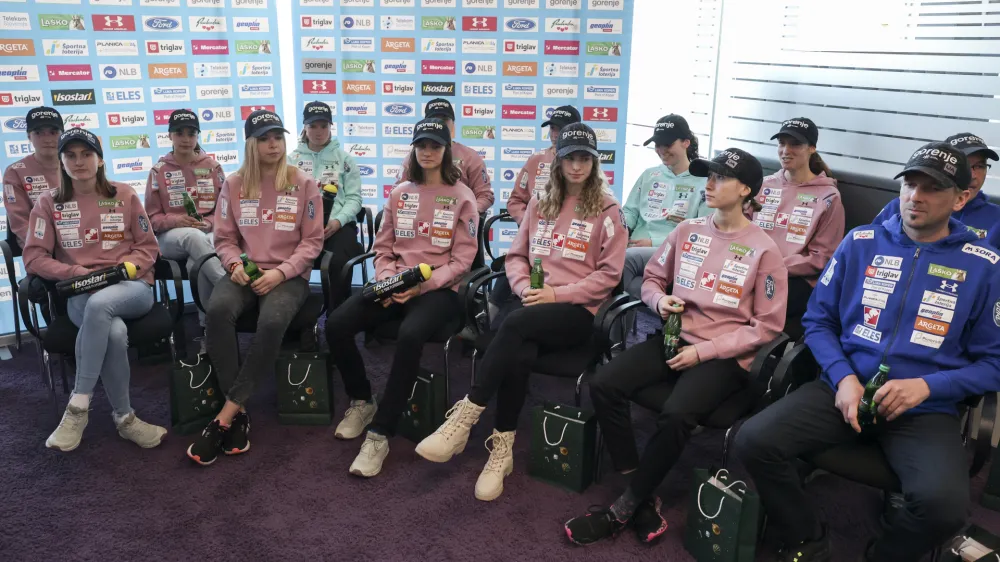 - 24.01.2024 - tiskovna konferenca smučarskih skakalk za tekmo v Ljubnem - Ljubno 2024 //FOTO: Jaka Gasar