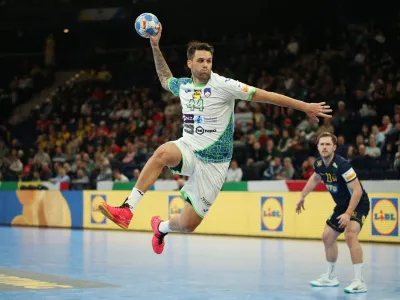 Handball - EHF 2024 Men's European Handball Championship - Main Round - Slovenia v Sweden - Barclays Arena, Hamburg, Germany - January 17, 2024 Slovenia's Dean Bombac in action REUTERS/Cathrin Mueller
