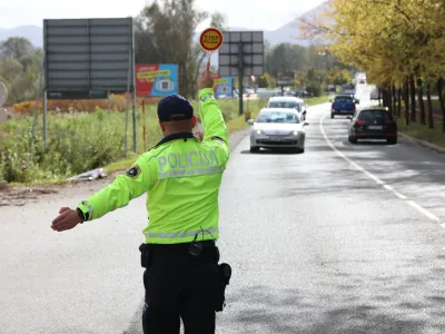 Ljubljana. Policija. Kontrola prometa. Alkohol. Meritev alkohola v izdihanem zraku, alkohol. alkotest, merjenje alkohola...
