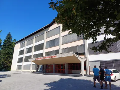 Sprva načrtovan shod jeseni&scaron;kih protestnikov od osnovne &scaron;ole Prežihovega Voranca (na fotografiji) do jeseni&scaron;kega sodi&scaron;ča naj bi prerasel v vseslovenski shod. Kdaj bo ta, &scaron;e ni znano.