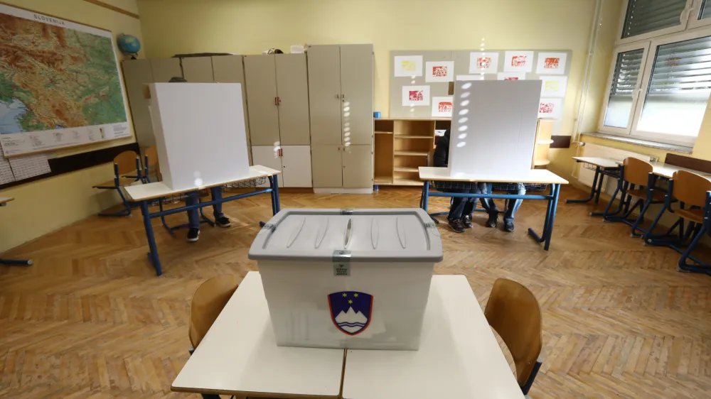 - voli&scaron;če - <br><br>- 27.11.2022 &ndash; Referendumi 2022 &ndash; glasovanje o treh zakonodajnih referendumih, in sicer o&nbsp;noveli Zakona o vladi, noveli Zakona o dolgotrajni oskrbi in noveli Zakona o Radioteleviziji Slovenija&nbsp;<br><br>&nbsp;<br><br>//FOTO: Luka Cjuha