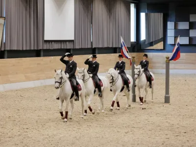 Kvadrilja - MIRO DRAGIČ in 745 Conversano Bonadea XXX, KLEMEN BRANISELJ in 772 Conversano Capriola XXIX, KRISTINA UMEK MARU&Scaron;IČ in 	679 Conversano Bonadea XXVI ter <br>FABRIZIA PERCACCI in 698 Maestoso Batosta XII. <br>