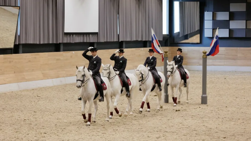 Kvadrilja - MIRO DRAGIČ in 745 Conversano Bonadea XXX, KLEMEN BRANISELJ in 772 Conversano Capriola XXIX, KRISTINA UMEK MARU&Scaron;IČ in 	679 Conversano Bonadea XXVI ter <br>FABRIZIA PERCACCI in 698 Maestoso Batosta XII. <br>