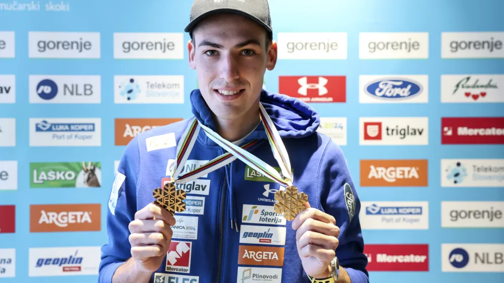 Timi Zajc- 29.01.2024 - tiskovna konferenca smučarskih skakalcev po vrnitvi z zlato medaljo iz svetovnega prvenstva v Kulmu //FOTO: Jaka Gasar