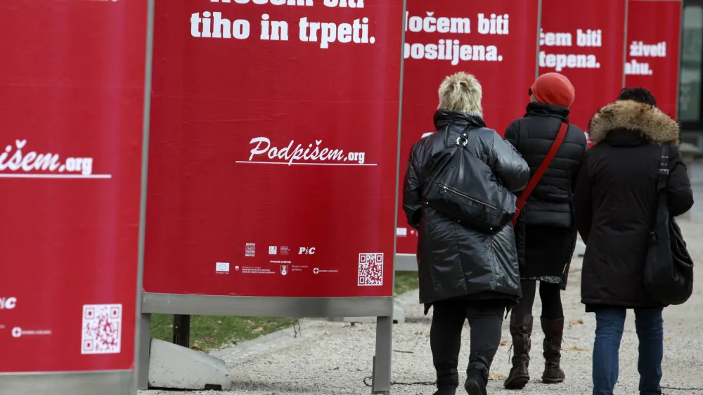 - simbolična fotografija - nasilje v družini - nasilje nad ženskami - ženske <br><br><br><br>- 25.11.2013 v parku Zvezda - Mednarodni dan proti nasilju nad ženskami - prireditev v podporo ratifikaciji konvencije Sveta Evrope proti nasilju nad ženskami in nasilju v družini.. //FOTO: Luka Cjuha