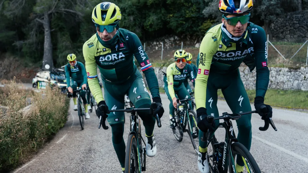 Ekipo Bora-Hansgrohe je prevzelo podjetje Red Bull, ki je že sedaj osebno sponzoriralo Rogličevega sotekmovalca Tonija Palzerja. F Matthis Waetzel