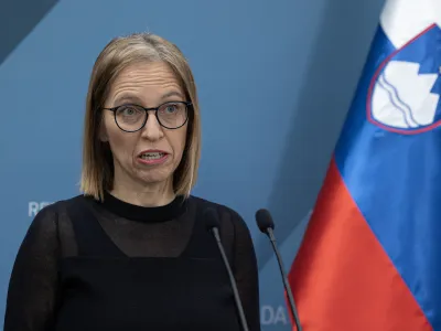 Ljubljana, vlada.<br>Novinarska konferenca po seji vlade.<br>Ministrica za zdravje Valentina Prevolnik Rupel.