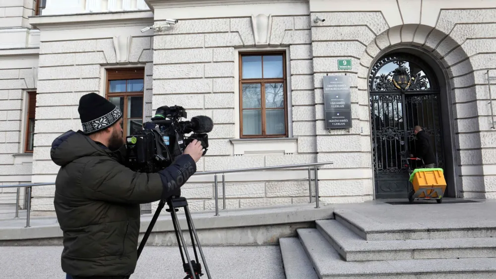 - protestni shod sodnikov -- 04.01.2024 &ndash; protest sodnikov - sodniki in tožilci za eno uro prekinili delo in s protestnimi shodi izrazili nestrinjanje z nespo&scaron;tovanjem ustavne odločbe glede sodni&scaron;kih plač. //FOTO: Tomaž Skale