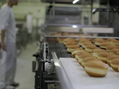 Iz avtomatizirane proizvodne enote v Kranju je v zadnjem letu dni pri&scaron;lo več kot 50 milijonov krofov, od tega so jih več kot polovico prodali v tujini. F Don Don