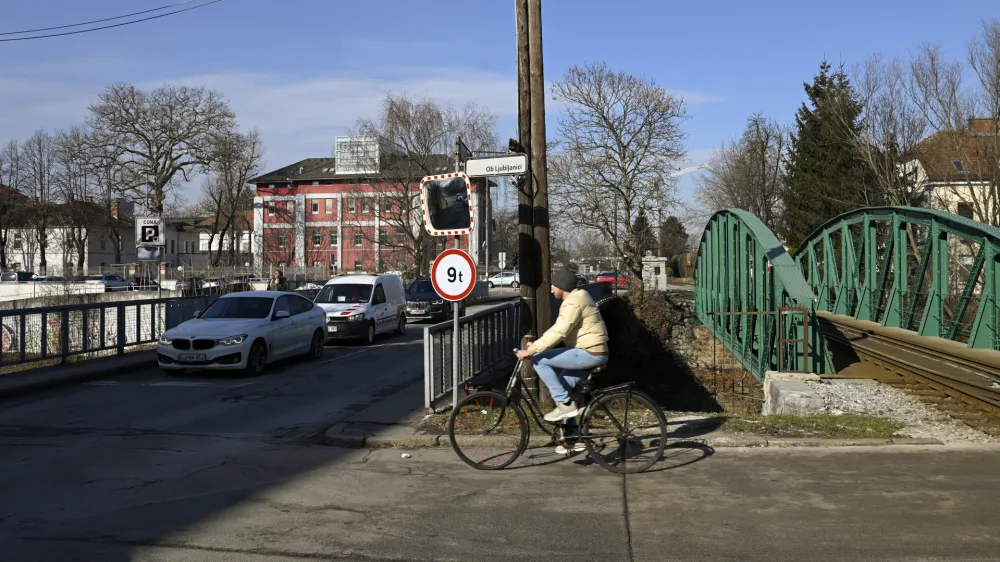 - 02.02.2024 &ndash; Mo&scaron;čanski most na Grablovičevi ulici, Moste.  //FOTO: Nik Erik Neubauer
