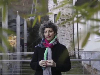 - 22.12.2023 - Katja Praznik, sociologinja - avtorica knjige Delo umetnosti. Zapu&scaron;čina jugoslovanskega socializma, ki je iz&scaron;la pri založbi Maska //FOTO: Luka Cjuha