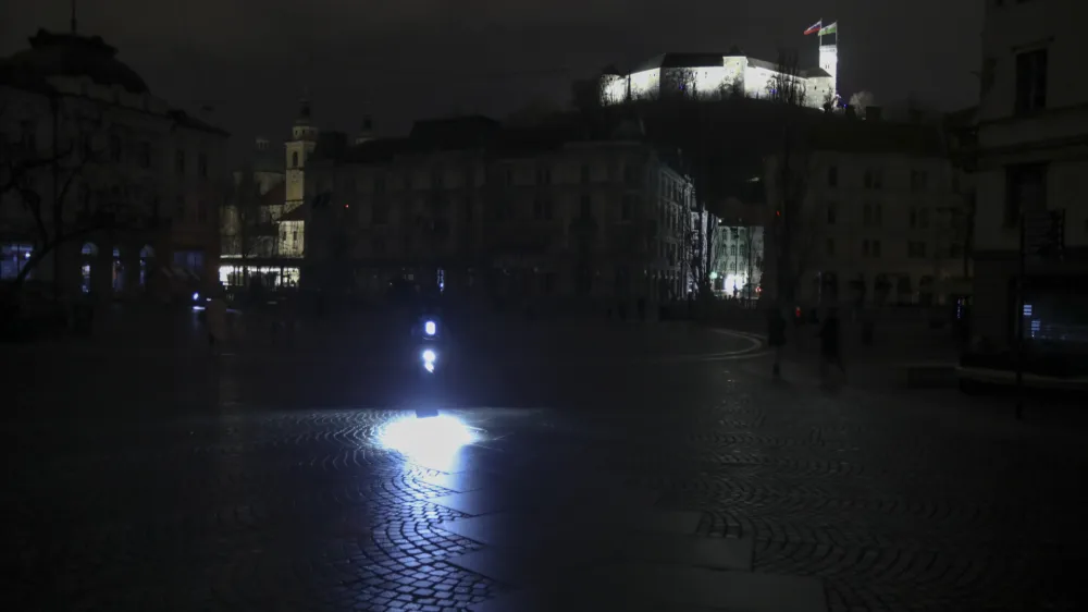 7.2.2024 - center Ljubljane brez elektrike - javne razsvetljave Foto: Luka Cjuha