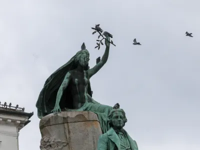 Pre&scaron;ernov spomenik8.2.2023 - slovenski kulturni praznik, 8. februar,Osrednji dogodek, 37. recital Pre&scaron;ernove poezije na Pre&scaron;ernovem trgu Foto: Luka Cjuha