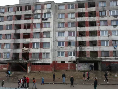 - februar 2024 - Lunik IX, romsko naselje, kjer živijo najsiroma&scaron;nej&scaron;i ljudje. Ko&scaron;ice, Slova&scaron;ka- romi, cigani, rev&scaron;čina, siroma&scaron;tvo, geto //FOTO: Jaka GasarOPOMBA: ZA OBJEKTIV - REPORTAŽA