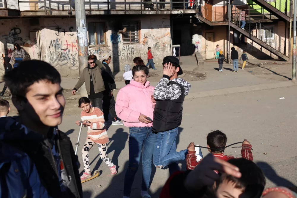 - februar 2024 - Lunik IX, romsko naselje, kjer živijo najsiroma&scaron;nej&scaron;i ljudje. Ko&scaron;ice, Slova&scaron;ka- romi, cigani, rev&scaron;čina, siroma&scaron;tvo, geto //FOTO: Jaka GasarOPOMBA: ZA OBJEKTIV - REPORTAŽA