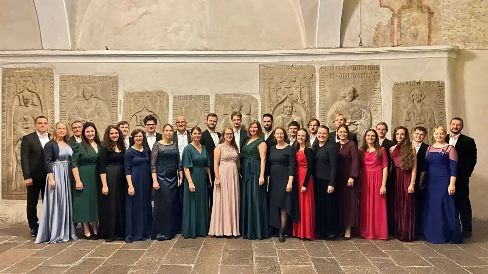 Me&scaron;ani pevski zbor in orkester Glasbene matice Ljubljana bo v nedeljo v Gallusovi dvorani CD izvedel Bachov Pasijon po Janezu. Foto: Jana Jocif