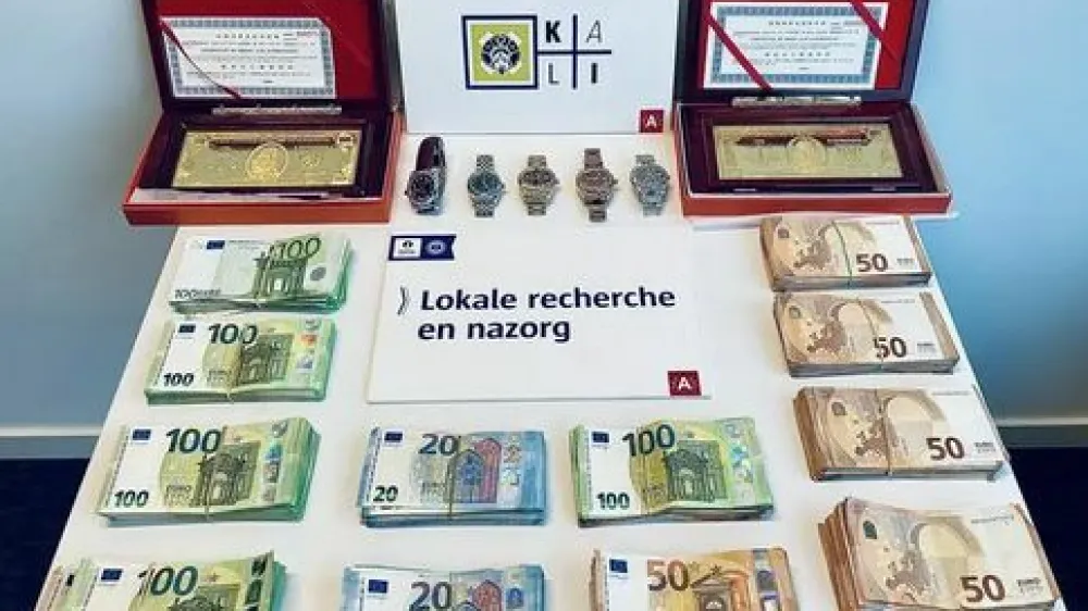 V 26 hi&scaron;nih preiskavah v &scaron;tirih državah so zasegli 165 ur luksuznih blagovnih znamk s certifikati, 200 diamantov, 209 tisoč evrov gotovine, več kosov orožja, &scaron;tirinajst kilogramov droge, kreditne kartice in več elektronskih naprav. 