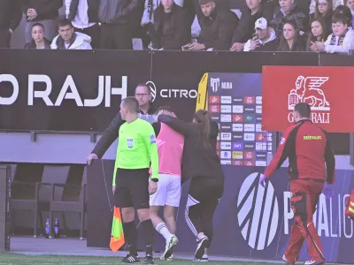 Murska Sobota - nogomet - N&Scaron; Mura in NK Maribor - Viole - incident