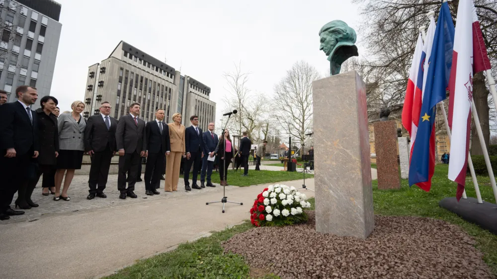 Kranj, Park La Ciotat.<br>Odkritje kipa Presernovega poljskega sodobnika Adama Mickiewicza.