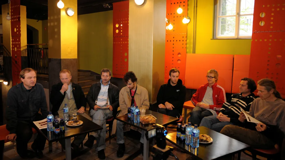 dramaturg dr. Tomaž Topori&scaron;ič,režiser Borut &Scaron;eparovič,igralci Željko Hrs, Blaž &Scaron;ef, Boris Kos, Uro&scaron; Kaurin, Uro&scaron; Maček, Marko Mlačnik, - gledali&scaron;ka igra Razredni sovražnik režiserja Boruta &Scaron;eparoviča - tiskovna konferenca pred premiero //FOTO: 