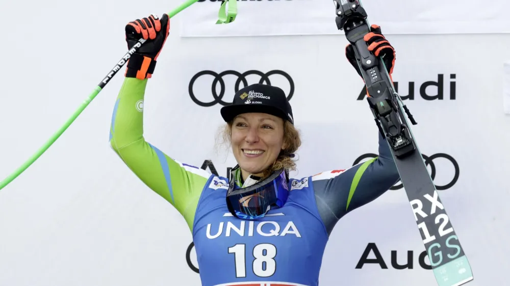 Ilka &Scaron;tuhec je v finalu svetovnega pokala v alpskem smučanju z drugim mestom v smuku dosegla najbolj&scaron;o slovensko uvrstitev sezone.&nbsp;