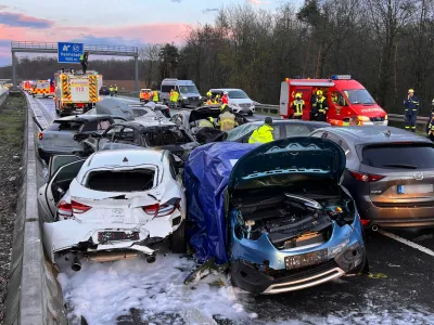 24 March 2024, Bavaria, Uettingen: A view of the scene of an accident involving some 40 vehicles near Wuerzburg, in Germany's Bavaria region, where two people were killed and 27 others were injured after a pile-up. Photo: Merzbach/News5/dpa - ACHTUNG: Kennzeichen wurde(n) aus rechtlichen Gr&uuml;nden gepixelt