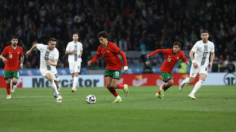 Timi El&scaron;nik in Adam Gnezda Čerin26.3.2024 nogomet Slovenija - Portugalska prijatelska tekma - prijateljska nogometna tekma med reprezentancama Slovenije in PortugalskeFOTO: Luka Cjuha