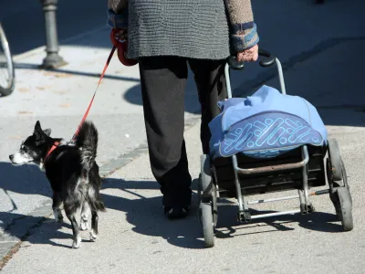 Ne le v zdravstvu, tudi v socialnem varstvu so čakalne vrste vse dalj&scaron;e, pa ne samo za sprejem v dom starej&scaron;ih, temveč tudi za pomoč na domu.&nbsp;