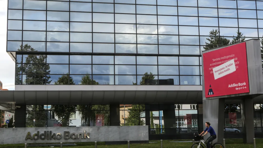 - 19.09.2016 - Addiko bank d.d.,(nekdanja Hypo Alpe Adria banka)  Slovenska cesta 29 v Ljubljani - stavba  //FOTO: Luka Cjuha.