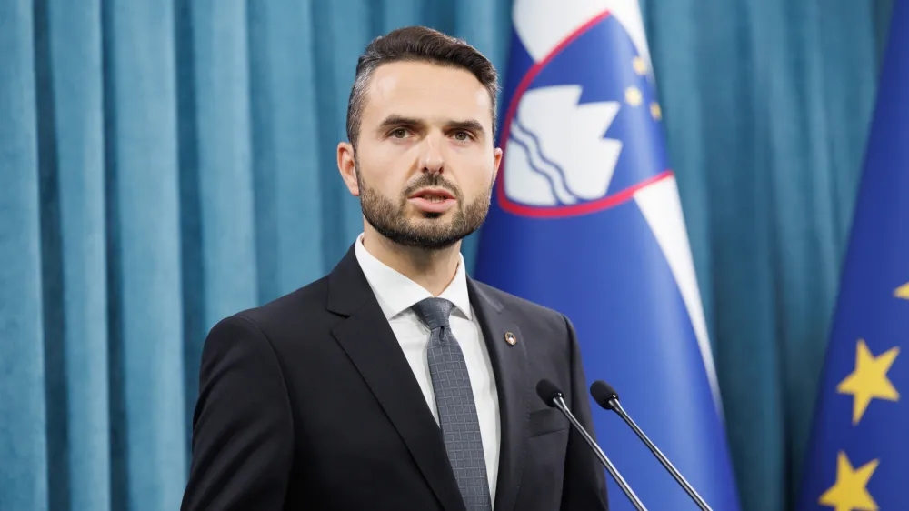 Ljubljana, vlada.<br>Novinarska konferenca po posvetu vodij parlamentarnih strank, ki ga je gostil predsednik vlade Robert Golob.<br>Predsednik poslanske skupine NSi Matej Tonin.