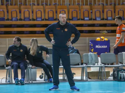  Radovan Gačič,, trener odbojkarjev ACH Volley<br><br><br>08.02.2023 - odbojka - pokal Cev, četrtfinale, 1. tekma:<br>   ACH Volley - Modena<br><br>FOTO: Luka Cjuha