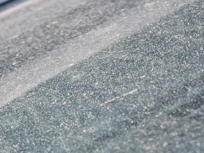 Ljubljana.<br>Prah in puscavski pesek na vetrobranskem steklu.