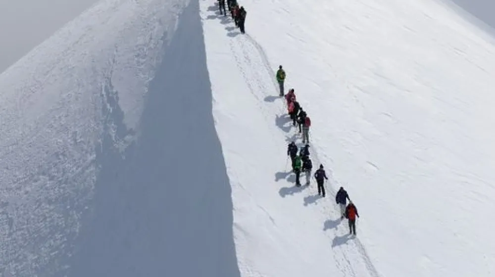 ED-NOVICE IZ EVROPE-2_Mojca Miklavcic in Tanja Spanic v Zermattu