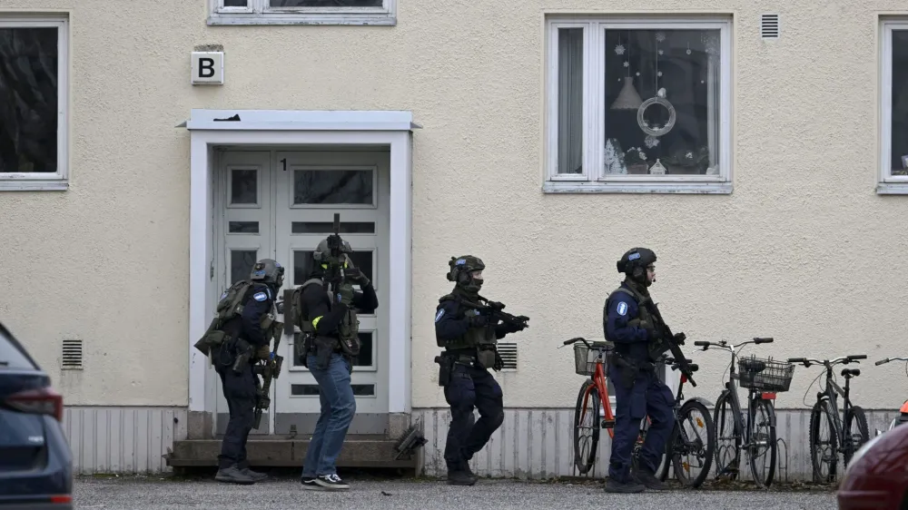 Police officers operate at the Viertola comprehensive school in Vantaa, Finland, on April 2, 2024. Three minors were injured in a shooting at the school on Tuesday morning. A suspect, also a minor, has been apprehended.  Lehtikuva/MARKKU ULANDER via REUTERS   ATTENTION EDITORS - THIS IMAGE WAS PROVIDED BY A THIRD PARTY. NO THIRD PARTY SALES. NOT FOR USE BY REUTERS THIRD PARTY DISTRIBUTORS. FINLAND OUT. NO COMMERCIAL OR EDITORIAL SALES IN FINLAND.