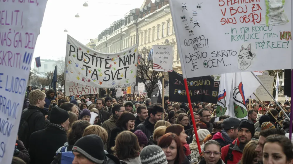 - Splo&scaron;na stavka v javnem sektroju 2013 - protest zaradi predvidenega znižanja mase sredstev za plače v javnem sektorju, kar bi imelo za posledico tudi odpu&scaron;čanje zaposlenih.- javni sektor -     //FOTO: Jaka Gasar