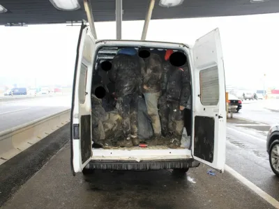 Slovenski zapori pokajo po &scaron;ivih tudi zaradi nesporazmerno povečanih kazni za tihotapce migrantov.&nbsp;