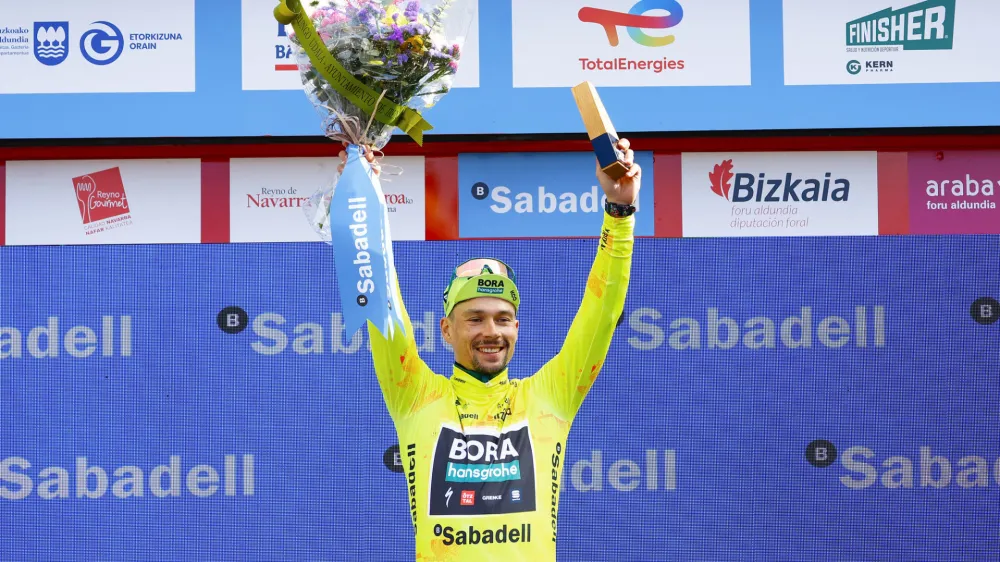 Primož Roglič je odlično razpoložen na začetku dirke po Baskiji in je zanesljivo obdržal vodstvo v skupnem se&scaron;tevku.