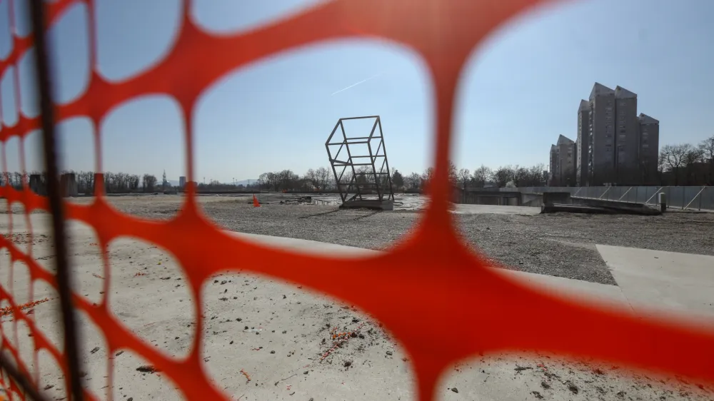 Družba MG Mind je razmi&scaron;ljala o gradnji outlet nakupovalnega centra pod &scaron;portnim parkom Stožice. Foto: Luka Cjuha&nbsp;