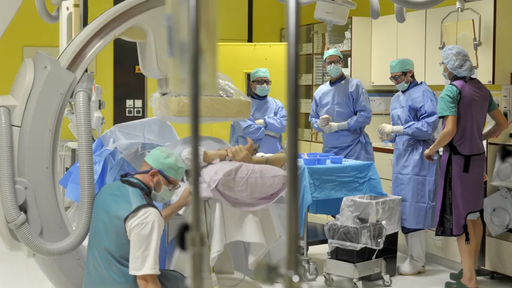 - ilustrativna fotografijazdravstvo, zdravniki, zdravstvene preiskave, radiologija, bolni&scaron;nica, zdravje, medicina, radiologi- Klinični in&scaron;titut za radiologijo UKC v Ljubljani ob mednarodnem dnevu radiologije predstavili nove metode zdravljenja;//FOTO: Tomaž Zajel&scaron;nik