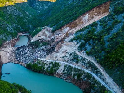 07.04.2024., Mostar - Veliki odrona u kamenolomu kod Mostara je ostetio dio postrojenja kamenoloma, zatrpao vise automobila i trafostanicu Elektroprivrede BiH. Photo: Denis Kapetanovic/PIXSELL