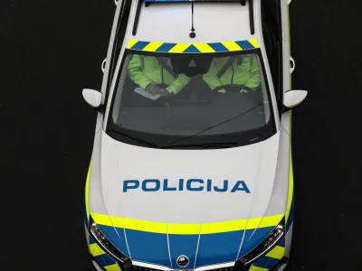 - simbolična fotografija - policija - policijski avto <br><br>- 23.10.2022 &ndash; 26. Ljubljanski maraton 2022 - največji teka&scaron;ki dogodek v Sloveniji -<br><br> <br><br>//FOTO: Luka Cjuha