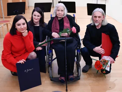 Nagrado Riharda Jakopiča za življenjsko delo je prejela ilustratorka in slikarka Ančka Go&scaron;nik Godec.