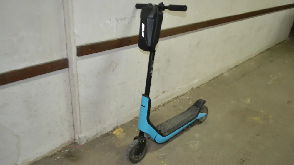 Najdeni električni skiro.