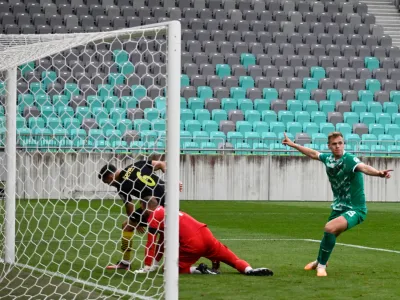 Ivan Durdov je takole dosegel vodilni gol za Olimpijo v deveti minuti, nato mu je VAR razveljavil dva zadetka zaradi nedovoljenega položaja. F Nik Erik Neubauer